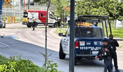 policia-guanajuato-se-arroja-de-distribuidor-vial-y-deja-video-postumo-c3a18a4e-focus-0-0-412-242