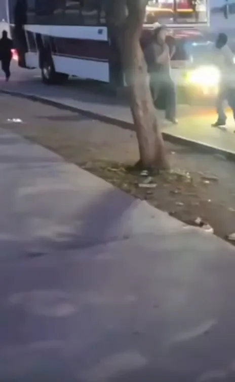 🔴SE CALENTÓ EL VOLANTE CHOFERES PELEAN A PUÑO LIM1769882653543_All_Video_Downloader