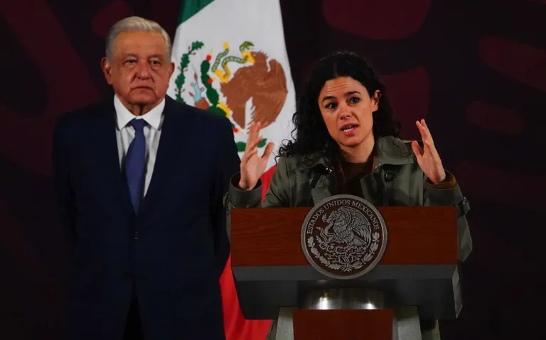 AMLO y María Luisa Alcalde