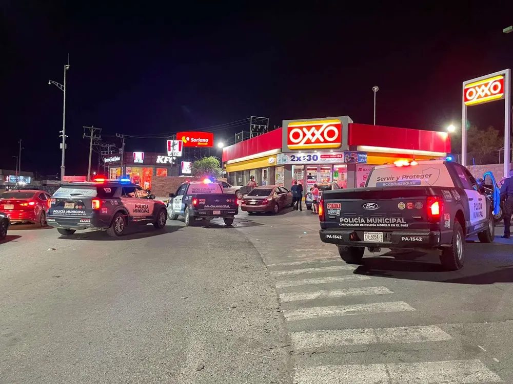 agrecion a mujer oxxo