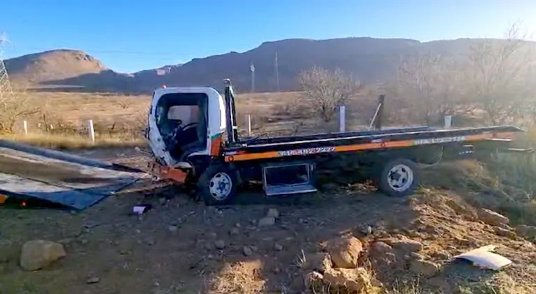 principal_gruaaccidentada1