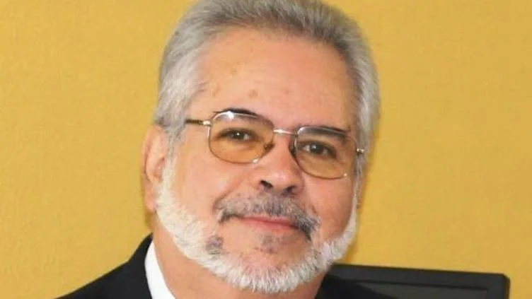 principal_carlos-reyes